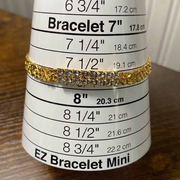 Gorgeous nugget style gold tone bracelet with clear rhinestones. Foldover clasp - Picture 6 of 7